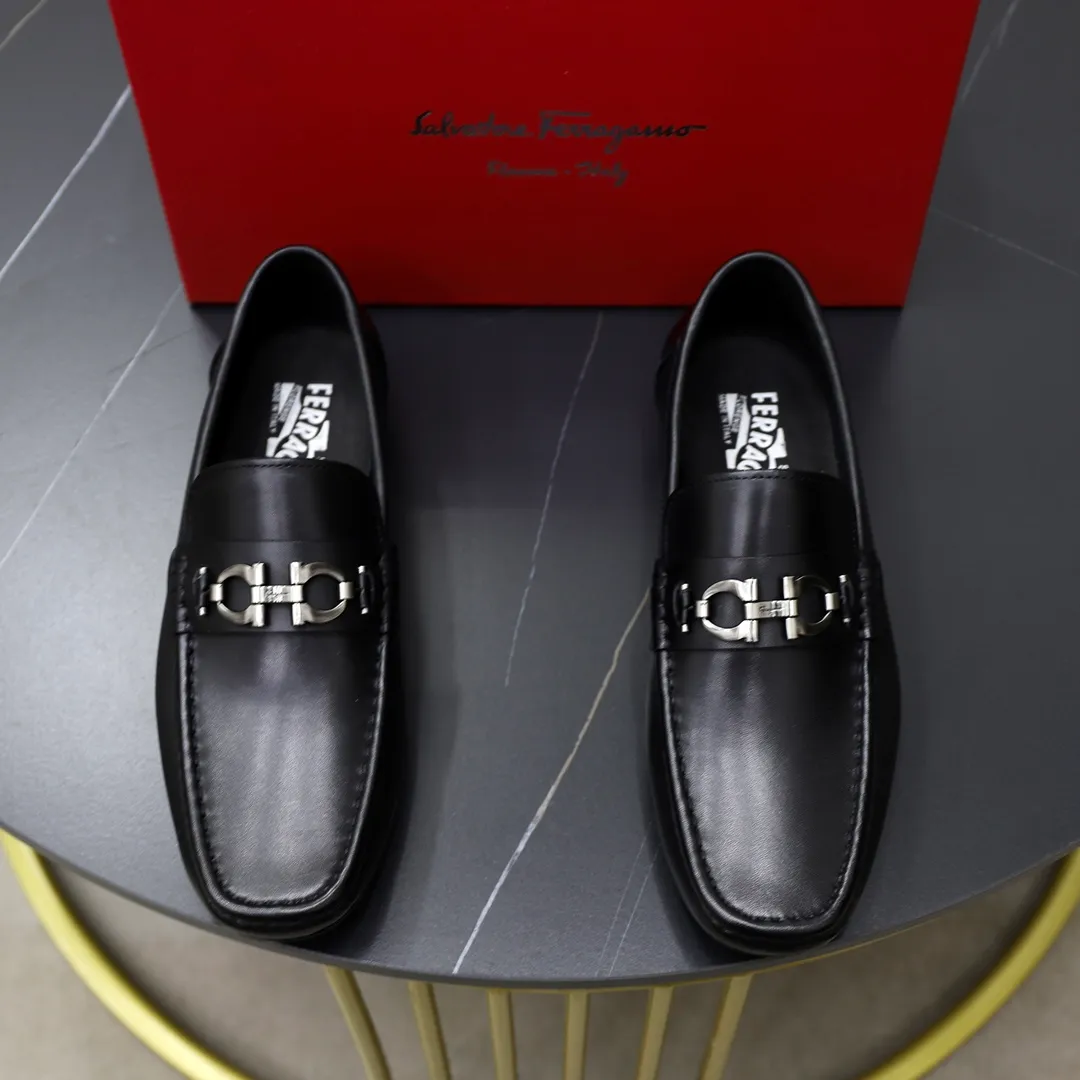 Men's shoes: 260🙅‍♂️🙅‍♂️🙅‍♂️Niuli Brand: Ferragamo Standard code: Men's code 38/44 (45 customized) Grade: Same as the official website Material: Original imported cowhide leather lining Original wear-resistant lightweight outsole Style category: Men's casual slip-on shoes Distinguished luxury brand elements top luxury Color: Actual picture color